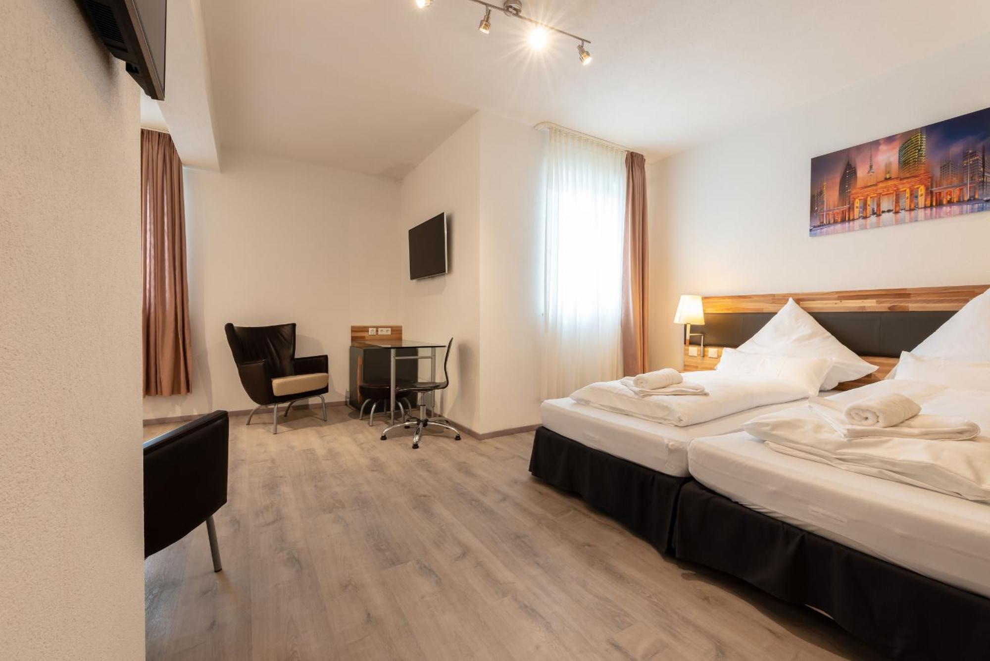 Hotel In Laisen Reutlingen Quarto foto