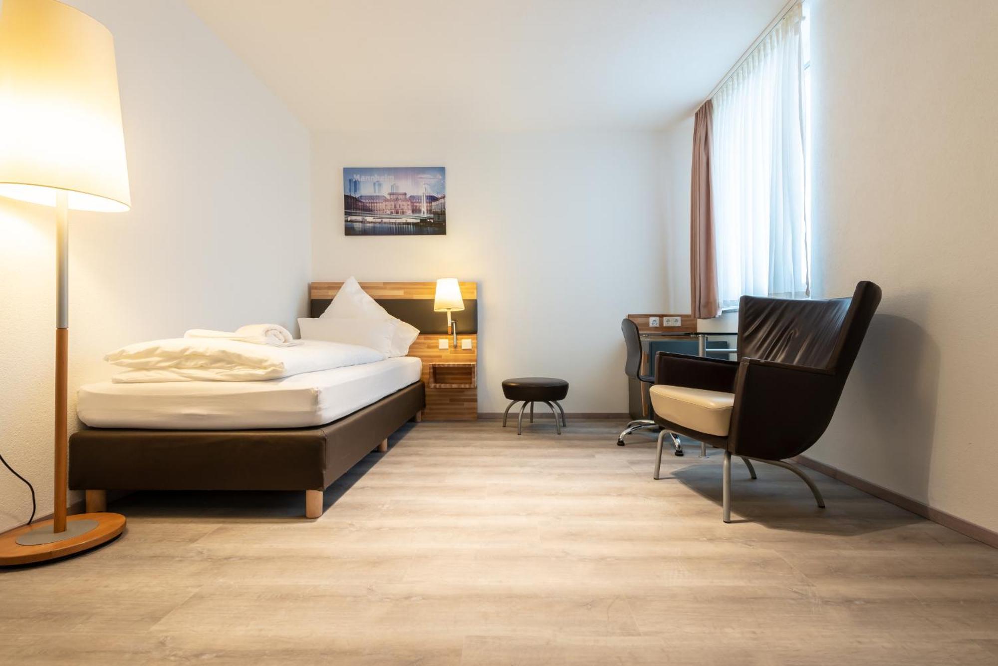 Hotel In Laisen Reutlingen Quarto foto