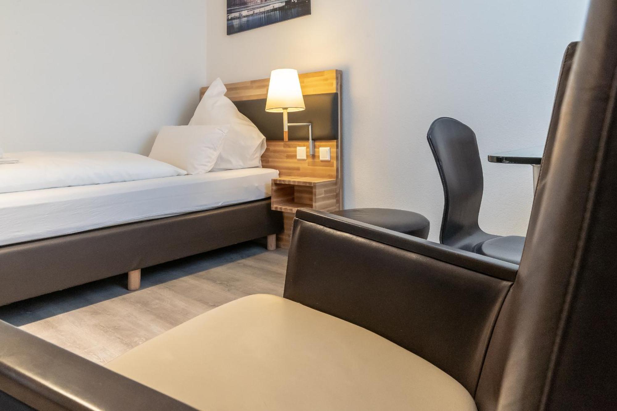 Hotel In Laisen Reutlingen Quarto foto